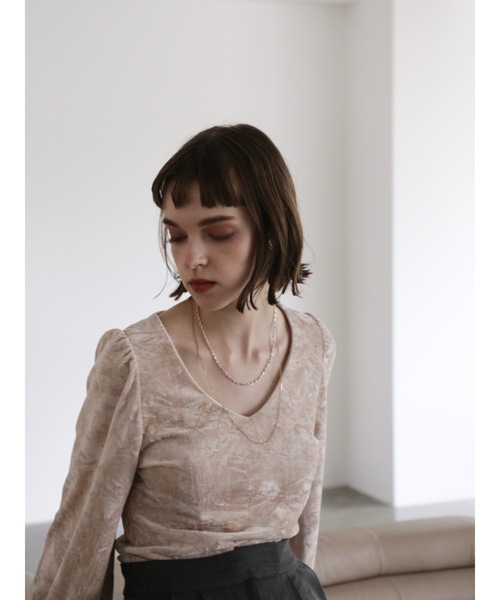 Katrin TOKYO(カトリーントーキョー)の「volume sleeve velour tops(Tシャツ/カットソー・レディース・チャコール/ブラウン・FREE/XS)」の14枚目の写真