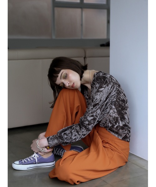 Katrin TOKYO(カトリーントーキョー)の「volume sleeve velour tops(Tシャツ/カットソー・レディース・チャコール/ブラウン・FREE/XS)」の9枚目の写真