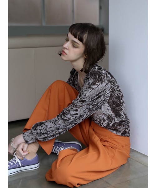 Katrin TOKYO(カトリーントーキョー)の「volume sleeve velour tops(Tシャツ/カットソー・レディース・チャコール/ブラウン・FREE/XS)」の8枚目の写真
