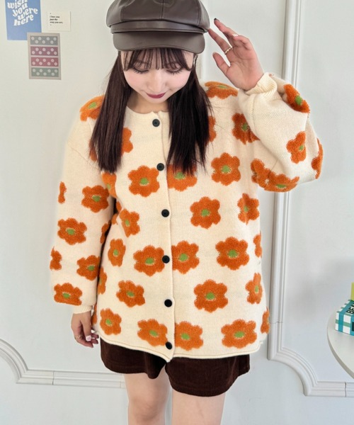 SOLLON.(ソルロン)の「ブークレフラワーオーバーサイズカーディガン(カーディガン/ボレロ・レディース・ピンク/アイボリー・FREE)」の4枚目の写真