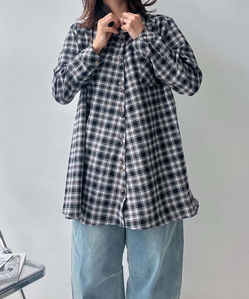 AS KNOW AS plus(アズノゥアズプラス)の「◇スラリ見えパターンギャザーチュニック(チュニック・レディース・ブラック系/オフホワイト/グレイッシュベージュ/ブラック系その他/グリーン系その他/ブルー系その他/ブルー系2/ブラック系その他2/ブルー系その他2/ベージュ系1/ブラック系1/グリーン系1・FREE)」の1枚目の写真