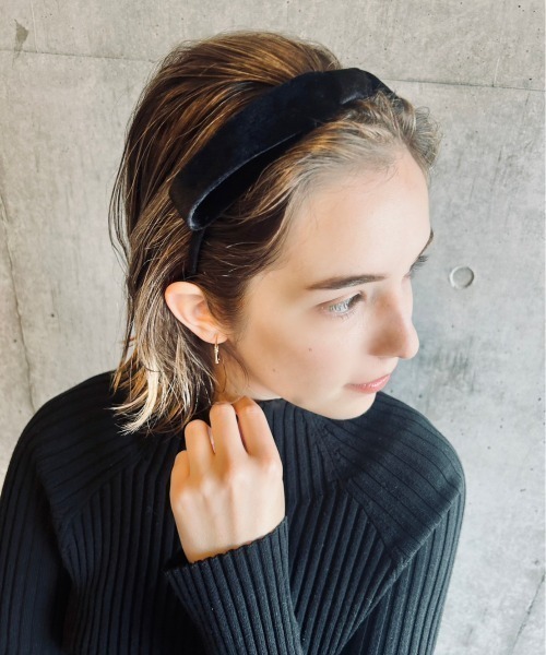 ciite'(シーテ)の「シルキーベロア カチューシャ(カチューシャ・レディース・ブラック・FREE)」の2枚目の写真