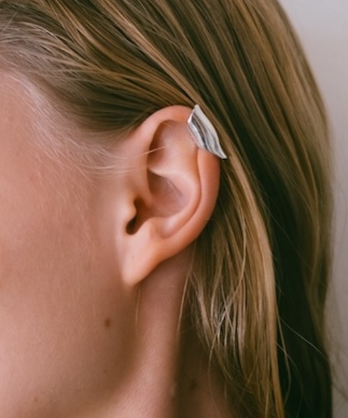 SYKIA(シキア)の「A Petal Earcuff(イヤーカフ・レディース・シルバー/ゴールド・FREE)」の1枚目の写真