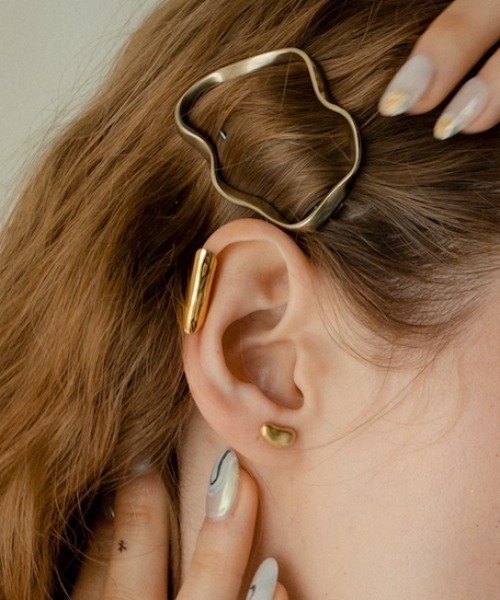 SYKIA(シキア)の「A Petal Earcuff(イヤーカフ・レディース・シルバー/ゴールド・FREE)」の2枚目の写真