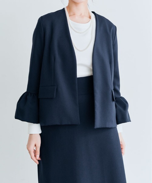 kirakiraShop(キラキラショップ)の「OUI CLASSY ノーカラー フレア スリーブ ジャケット(ノーカラージャケット・レディース・ネイビー/チャコール/ブラック・S/M/L)」の1枚目の写真