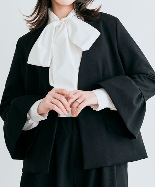 kirakiraShop(キラキラショップ)の「OUI CLASSY ノーカラー フレア スリーブ ジャケット(ノーカラージャケット・レディース・ネイビー/チャコール/ブラック・S/M/L)」の5枚目の写真