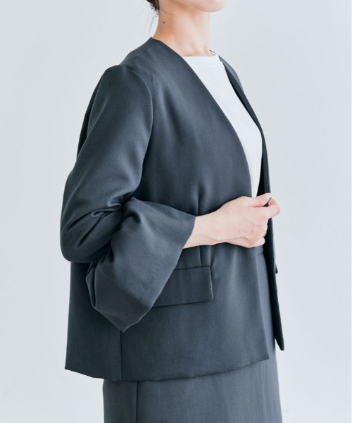 kirakiraShop(キラキラショップ)の「OUI CLASSY ノーカラー フレア スリーブ ジャケット(ノーカラージャケット・レディース・ネイビー/チャコール/ブラック・S/M/L)」の20枚目の写真
