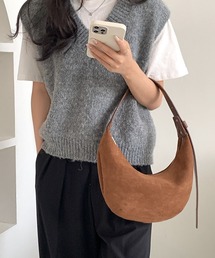 LYEON（リヨン）の「ハーフムーンワンハンドルバッグ/ロングベルトスエードショルダーバッグ（ハンドバッグ）」