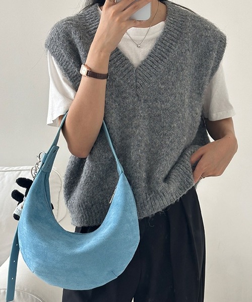 LYEON(リヨン)の「ハーフムーンワンハンドルバッグ/ロングベルトスエードショルダーバッグ(ハンドバッグ・レディース・ベージュ/ブラウン/ブルー/ブラック・FREE)」の4枚目の写真