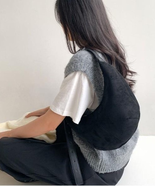 LYEON(リヨン)の「ハーフムーンワンハンドルバッグ/ロングベルトスエードショルダーバッグ(ハンドバッグ・レディース・ベージュ/ブラウン/ブルー/ブラック・FREE)」の5枚目の写真