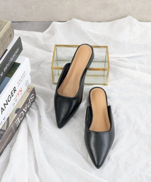 Fabby fabby(ファビィーファビィー)の「フラットスリッパ(サンダル・レディース・オフホワイト/ゴールド/シルバー/ブラック/ベージュ/シルバー系その他/ゴールド系その他・SMALL/LARGE/MEDIUM)」の1枚目の写真