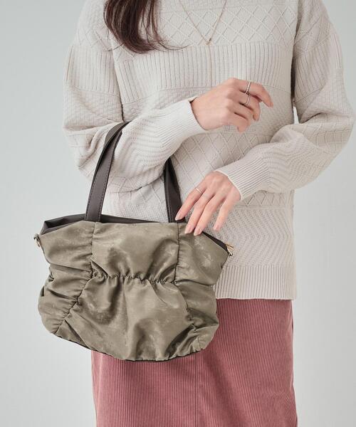 SHOO・LA・RUE（シューラルー）の「◆【2WAY】シャイニーくしゅくしゅトートバッグ（トートバッグ・レディース・シルバー/ダークブラウン/グレー/ブラック・00）」の5枚目の写真