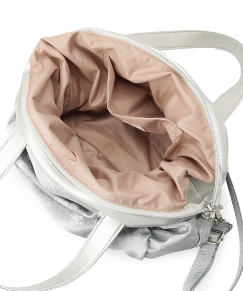 SHOO・LA・RUE（シューラルー）の「◆【2WAY】シャイニーくしゅくしゅトートバッグ（トートバッグ・レディース・シルバー/ダークブラウン/グレー/ブラック・00）」の10枚目の写真