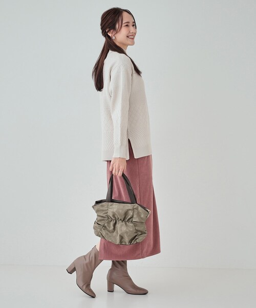 SHOO・LA・RUE（シューラルー）の「◆【2WAY】シャイニーくしゅくしゅトートバッグ（トートバッグ・レディース・シルバー/ダークブラウン/グレー/ブラック・00）」の19枚目の写真