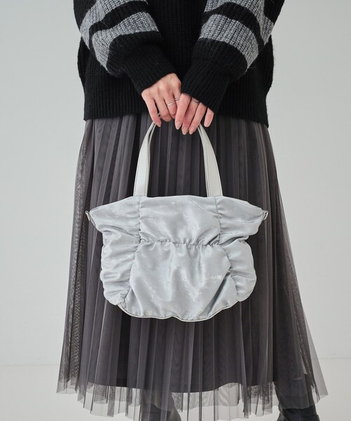 SHOO・LA・RUE（シューラルー）の「◆【2WAY】シャイニーくしゅくしゅトートバッグ（トートバッグ・レディース・シルバー/ダークブラウン/グレー/ブラック・00）」の20枚目の写真