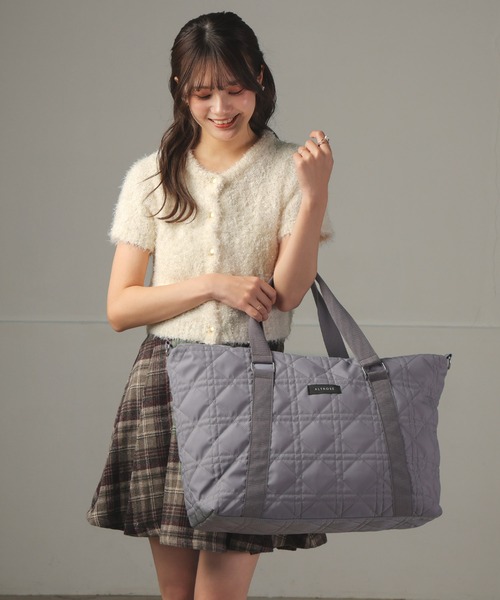 ALTROSE(アルトローズ)の「キルティング キルト トラベル 2way ボストン キャリーオン ナイロン マット(ボストンバッグ・レディース・グレー/ブラック/アイボリー・FREE)」の18枚目の写真