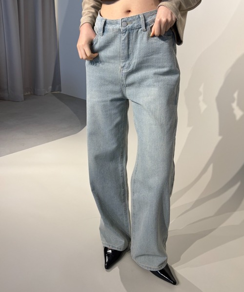 FUULLY STUDIO(フーリィーステューディオ)の「ジャガードワイドデニムパンツ(デニムパンツ・レディース・ブルー/ライトブルー・LARGE/MEDIUM/SMALL)」の4枚目の写真