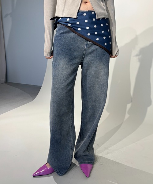 FUULLY STUDIO(フーリィーステューディオ)の「ジャガードワイドデニムパンツ(デニムパンツ・レディース・ブルー/ライトブルー・LARGE/MEDIUM/SMALL)」の10枚目の写真