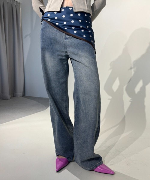 FUULLY STUDIO(フーリィーステューディオ)の「ジャガードワイドデニムパンツ(デニムパンツ・レディース・ブルー/ライトブルー・LARGE/MEDIUM/SMALL)」の11枚目の写真