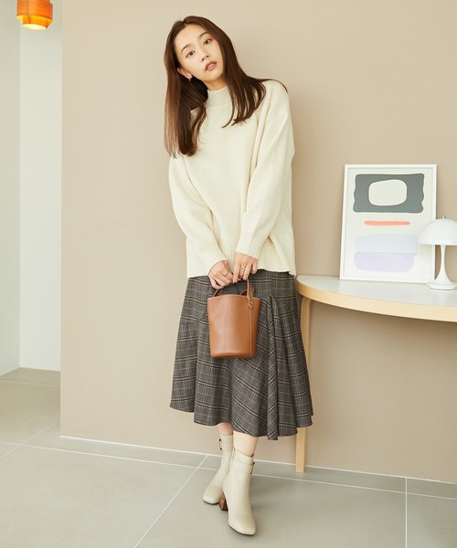 MISCH MASCH(ミッシュマッシュ)の「バックスリットニットプルオーバー MO33N03(ニット/セーター・レディース・ブラック/ブルー/ブラック×ホワイト/ホワイト/イエロー・フリ-)」の6枚目の写真