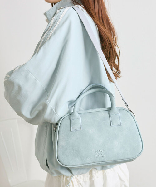 OLIVE des OLIVE(オリーブデオリーブ)の「エンボスロゴボストン(ショルダーバッグ・レディース・アイボリー/サックスブルー/ブラウン・FREE)」の15枚目の写真