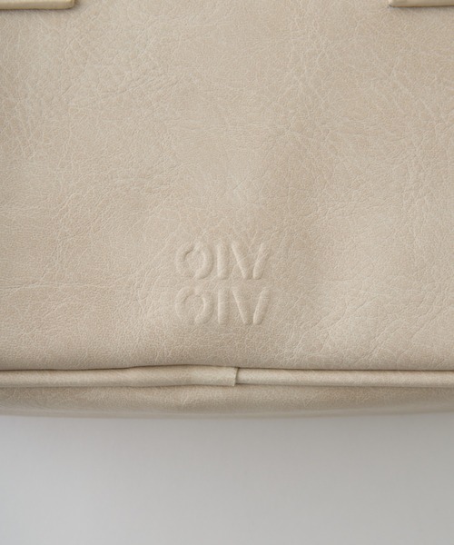 OLIVE des OLIVE(オリーブデオリーブ)の「エンボスロゴボストン(ショルダーバッグ・レディース・アイボリー/サックスブルー/ブラウン・FREE)」の10枚目の写真