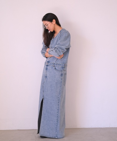 AKTE（アクテ）の「Vネックデニムドレス（ワンピース・レディース・ライトブルー/インディゴブルー・1/2/2T）」の7枚目の写真