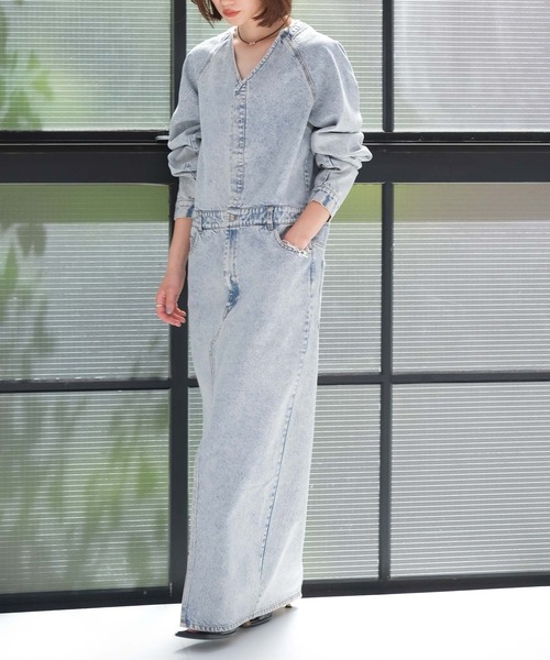 Vネックデニムドレス（ワンピース）｜AKTE（アクテ）のファッション