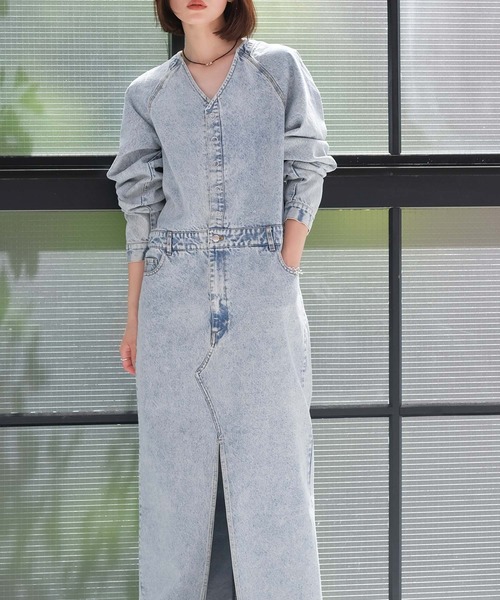 AKTE Vネックデニムドレス ライトブルー Vネックデニムドレス（ワンピース）｜AKTE（アクテ）のファッション