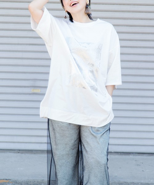 OSMOSIS（オズモーシス）の「箔ﾌﾟﾘﾝﾄTｼｬﾂ（Tシャツ/カットソー・レディース・ホワイト/ブラック/チャコール・ONE SIZE）」の2枚目の写真