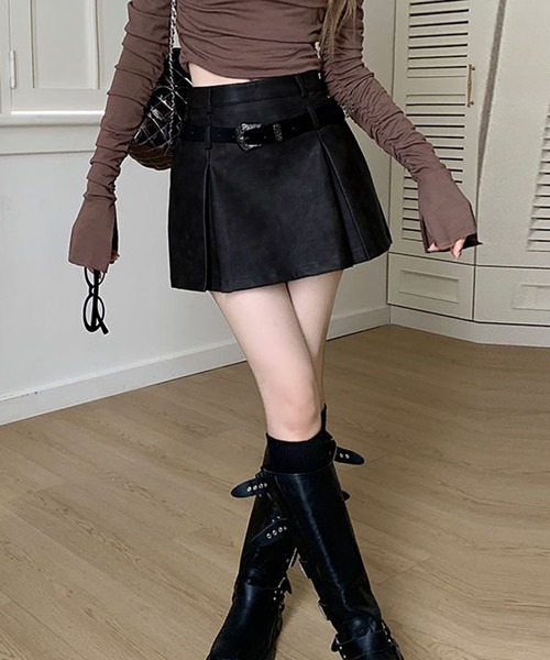 THE HITSS(ヒッツ)の「【インパン裏地あり】ウエスタンベルト付き フェイクレザー ボックス プリーツ ミニスカート スカパン(スカート・レディース・ブラック/ブラウン・M/L)」の2枚目の写真