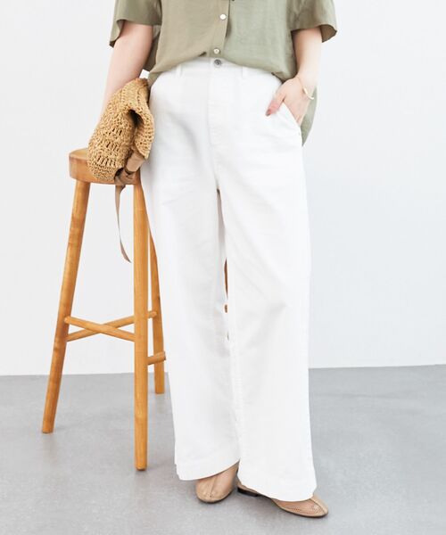 le.coeur blanc(ルクールブラン)の「《軽めな素材で夏も快適》ライトオンスデニムワイドパンツ(デニムパンツ・レディース・ホワイト/サックスブルー・36/38)」の2枚目の写真