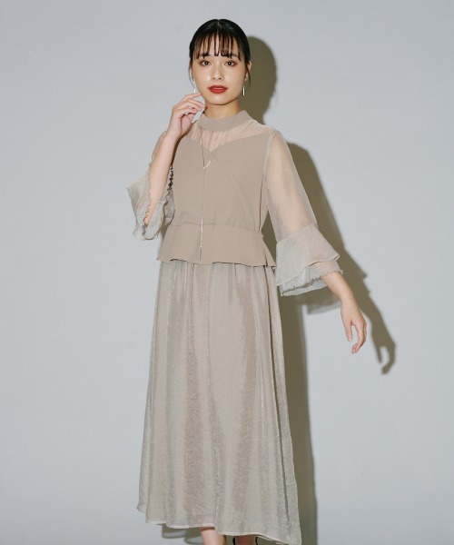 terrace(テラス)の「デコルテシアーワンピース(ドレス・レディース・ベージュ/ブラック/チャコールグレー・MEDIUM)」の3枚目の写真