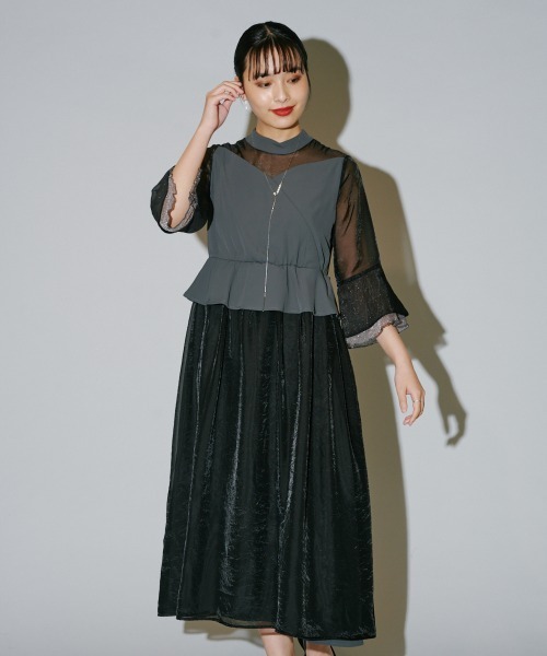 terrace(テラス)の「デコルテシアーワンピース(ドレス・レディース・ベージュ/ブラック/チャコールグレー・MEDIUM)」の2枚目の写真