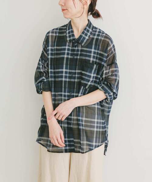 ITEMS URBANRESEARCH（アイテムズ アーバンリサーチ）の「シアービッグシャツ（シャツ/ブラウス・レディース・オフホワイト/イエロー/ネイビー/ブラウン・FREE）」の4枚目の写真