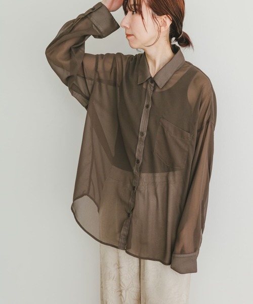 ITEMS URBANRESEARCH（アイテムズ アーバンリサーチ）の「シアービッグシャツ（シャツ/ブラウス・レディース・オフホワイト/イエロー/ネイビー/ブラウン・FREE）」の3枚目の写真