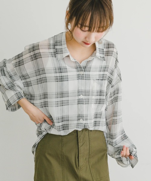 ITEMS URBANRESEARCH（アイテムズ アーバンリサーチ）の「シアービッグシャツ（シャツ/ブラウス・レディース・オフホワイト/イエロー/ネイビー/ブラウン・FREE）」の2枚目の写真