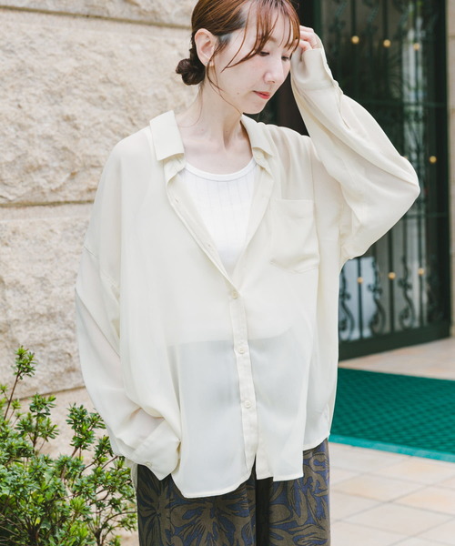 ITEMS URBANRESEARCH（アイテムズ アーバンリサーチ）の「シアービッグシャツ（シャツ/ブラウス・レディース・オフホワイト/イエロー/ネイビー/ブラウン・FREE）」の12枚目の写真