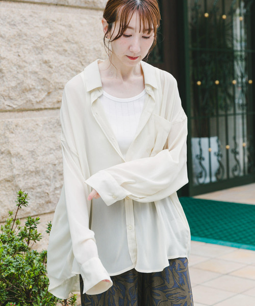 ITEMS URBANRESEARCH（アイテムズ アーバンリサーチ）の「シアービッグシャツ（シャツ/ブラウス・レディース・オフホワイト/イエロー/ネイビー/ブラウン・FREE）」の13枚目の写真