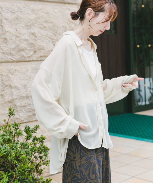 ITEMS URBANRESEARCH（アイテムズ アーバンリサーチ）の「シアービッグシャツ（シャツ/ブラウス・レディース・オフホワイト/イエロー/ネイビー/ブラウン・FREE）」の14枚目の写真
