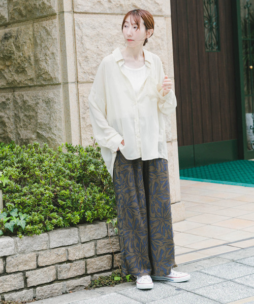 ITEMS URBANRESEARCH（アイテムズ アーバンリサーチ）の「シアービッグシャツ（シャツ/ブラウス・レディース・オフホワイト/イエロー/ネイビー/ブラウン・FREE）」の17枚目の写真