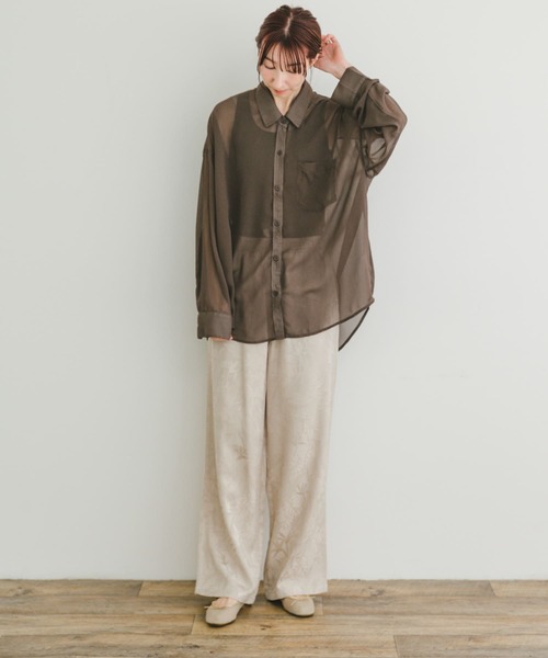 ITEMS URBANRESEARCH（アイテムズ アーバンリサーチ）の「シアービッグシャツ（シャツ/ブラウス・レディース・オフホワイト/イエロー/ネイビー/ブラウン・FREE）」の21枚目の写真