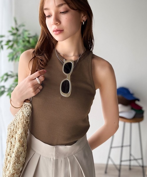 Java（ジャバ）の「《JaVa ジャバコラボ》首裏のひとクセに不意打ち。360度抜かりない、私の相棒。アメスリタンクトップ（タンクトップ・レディース・ブラウン/グレー/オフホワイト/ブラック・LARGE/MEDIUM/SMALL/X-LARGE）」の6枚目の写真