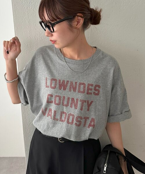 DISCOAT(ディスコート)の「【WEB限定】ヴィンテージグラフィックTシャツ(Tシャツ/カットソー・レディース・マスタード/ライトグレー/ネイビー/レッド/オフホワイト・SMALL/MEDIUM)」の3枚目の写真