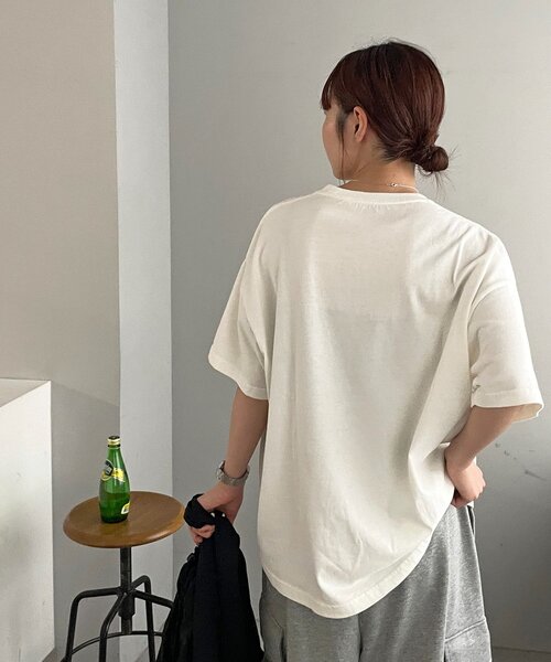 DISCOAT(ディスコート)の「【WEB限定】ヴィンテージグラフィックTシャツ(Tシャツ/カットソー・レディース・マスタード/ライトグレー/ネイビー/レッド/オフホワイト・SMALL/MEDIUM)」の14枚目の写真