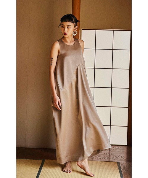 OMMO SATIN DRAPE OP ベージュ　36サイズ セール】SATIN DRAPE OP（ワンピース）｜OMMO（オーエムエムオー）の