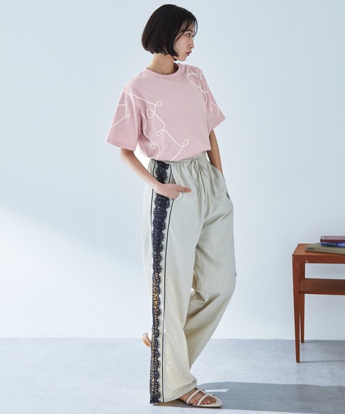 MONO-MART(モノマート)の「コードエンブロイダリーショート丈半袖Tシャツ(Tシャツ/カットソー・レディース・チャコール/オフホワイト/ピンク/ブラック/ライトブルー・FREE)」の20枚目の写真