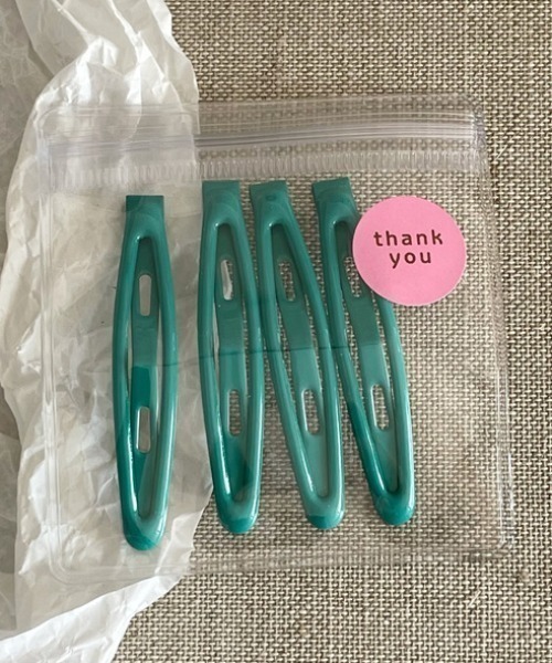 TONE SELECT GOODS（トーンセレクトグッズ）の「【urge select】カラフル ぷっくり パッチンピン【4個セット/10色展開】（ヘアピン・レディース・グリーン/ライトグリーン/ライトピンク/ライトパープル/ピンク/イエロー/ブラック/ブルー/ライトブルー/ホワイト・FREE）」の3枚目の写真