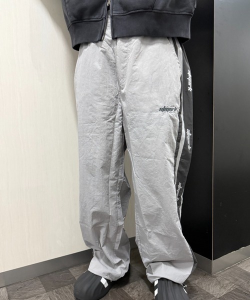 《フリーサイズ　/　UNISEX　》ATMARKオリジナル サイドライントラックパンツ