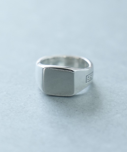 NUMBER (N)INE（ナンバーナイン）の「FLAT SQUARE TOP N(N) SIDE LOGO RING / フラット スクエアトップ エヌエヌ サイド ボックスロゴ リング（リング・メンズ・シルバー・17号/19号）」の2枚目の写真